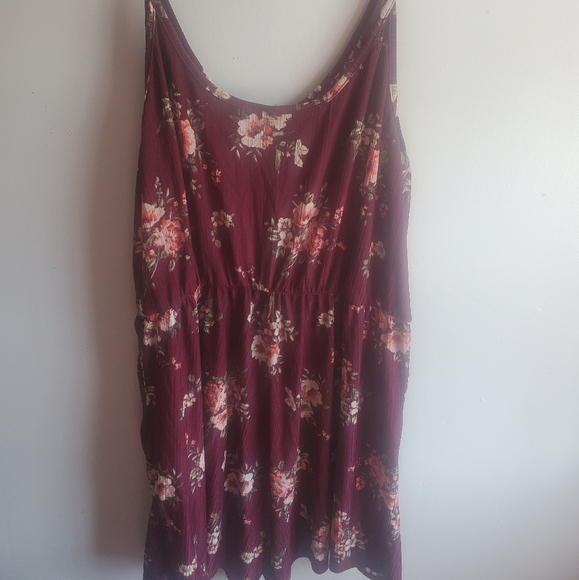 🌻 2/$15 Maroon Floral Romper - Picture 2 of 2